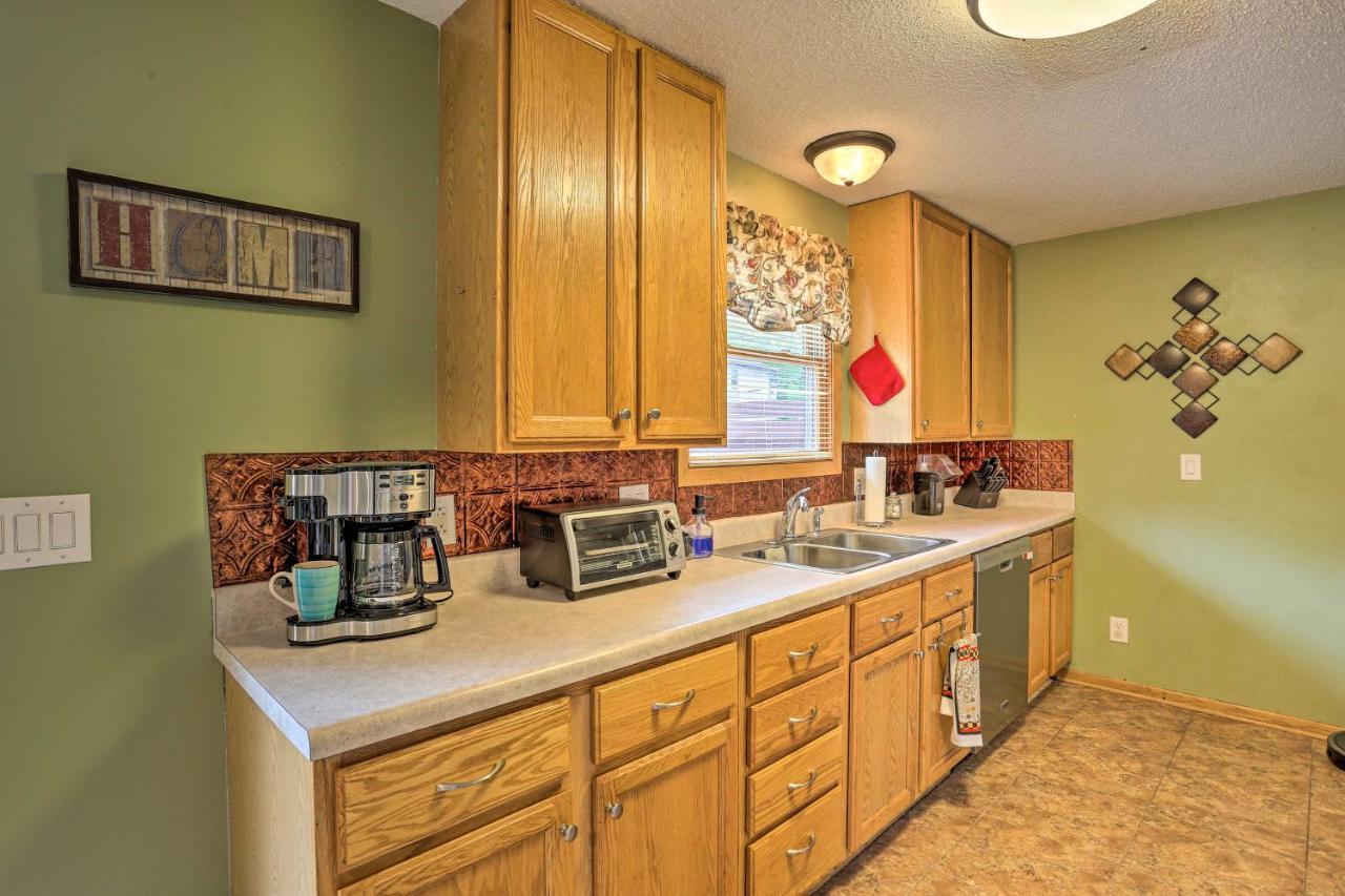 Quiet Rapid City Home - Walk To Canyon Lake Park Exterior photo